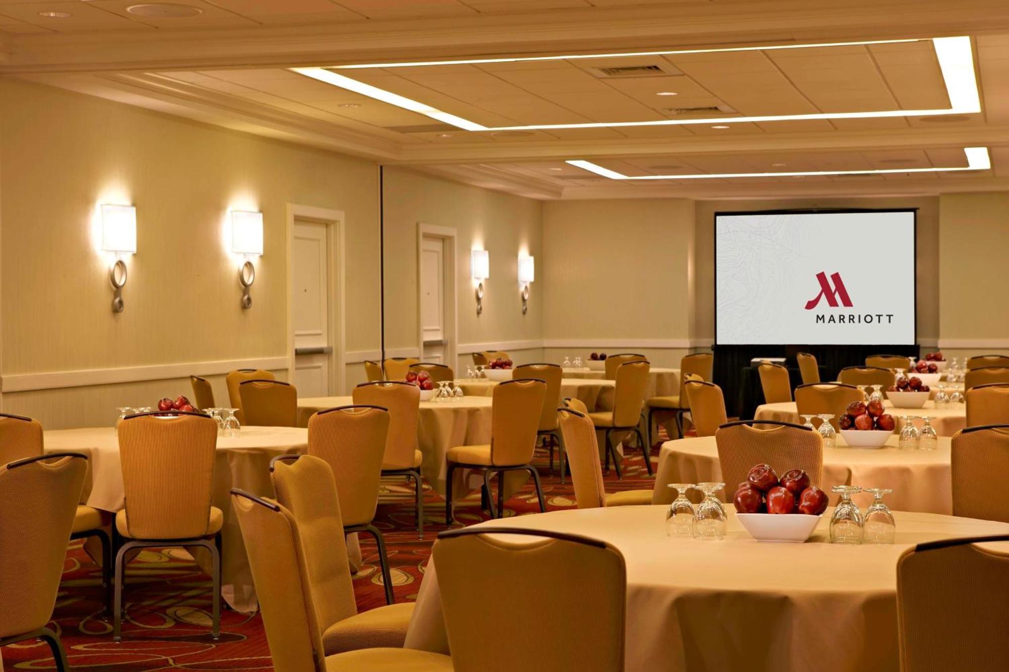 Falls Church Marriott Fairview Park Bagian luar foto