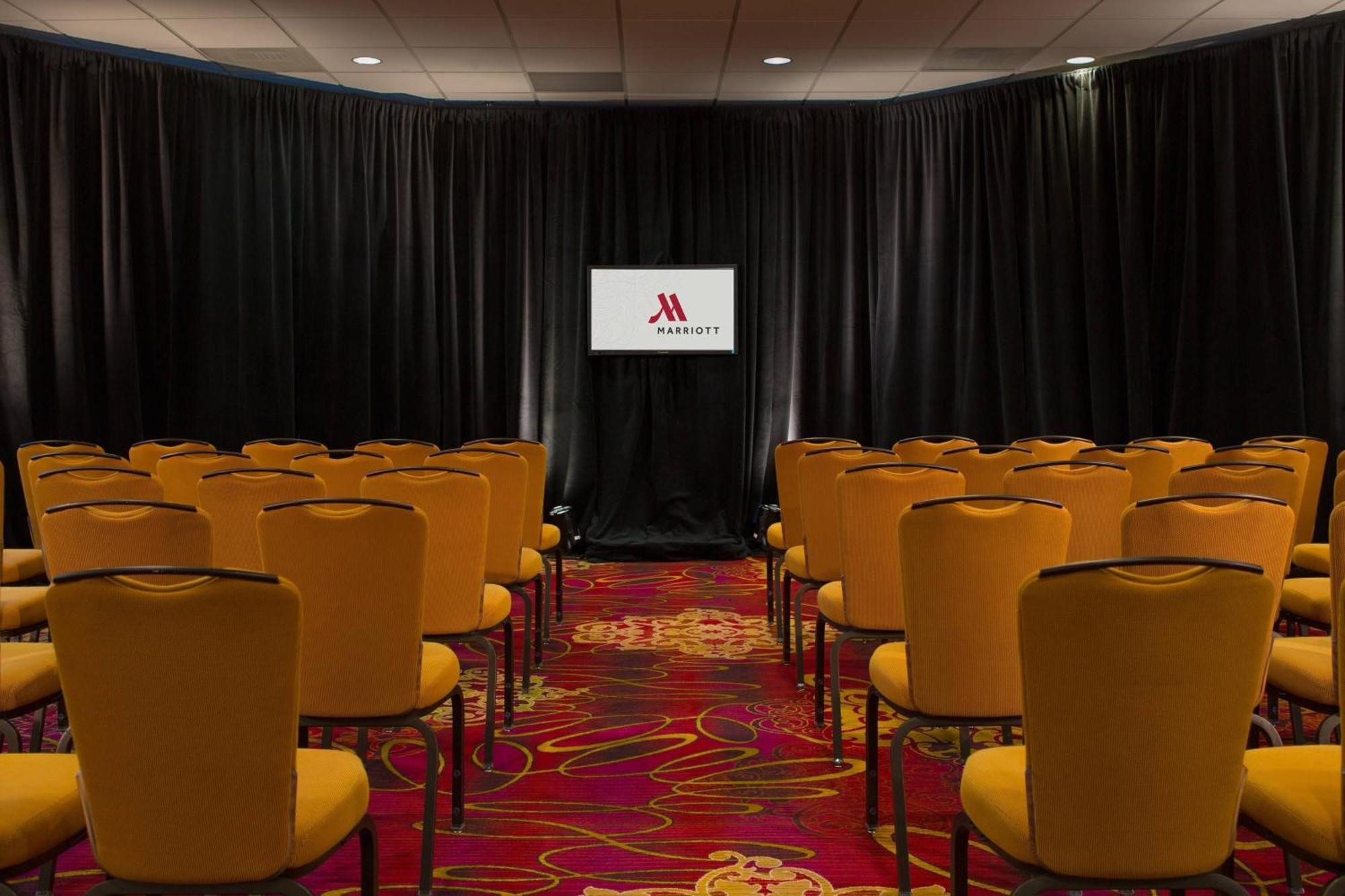 Falls Church Marriott Fairview Park Bagian luar foto